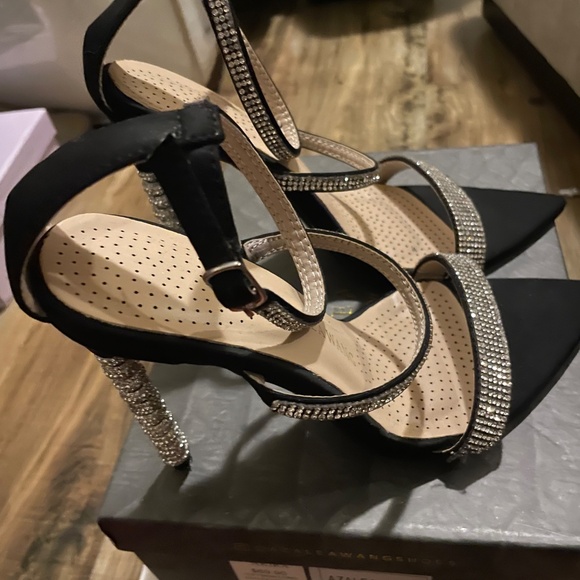 Heels - Picture 2 of 5